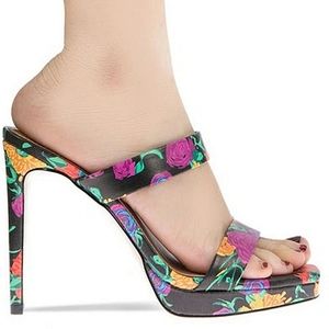 BCBGeneration floral heel